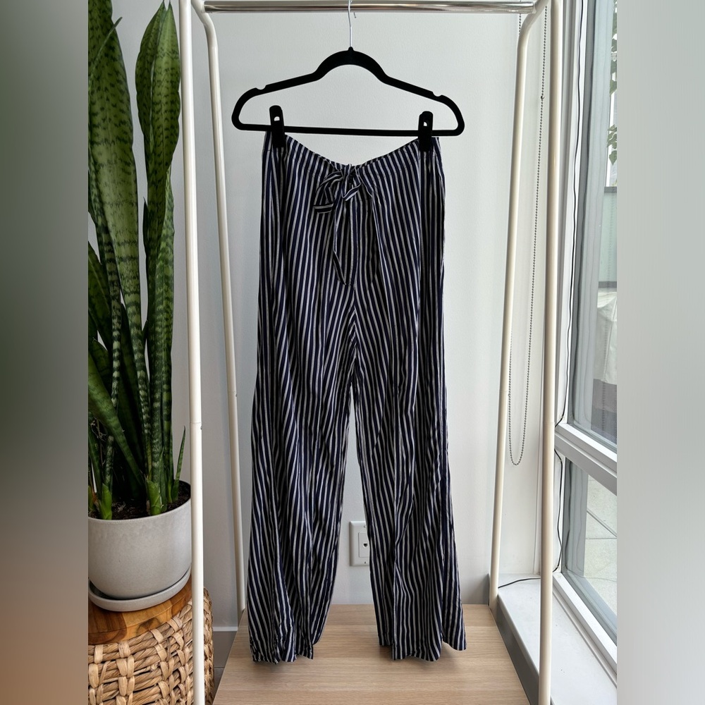 FOREVER 21 | Contemporary Wide Leg Navy Blue Striped Pants with Overla…